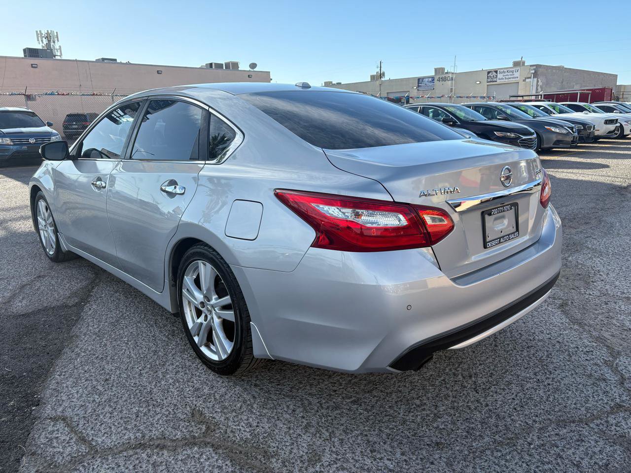 Used 2017 Nissan Altima 3.5 SL w/ 3.5SL Technology Package FWD image 3