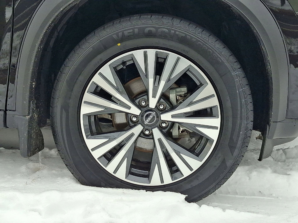Used 2023 Nissan Rogue SV image 19