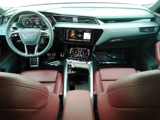 Used 2024 Audi SQ8 e-tron Premium Plus w/ Black Optic Package AWD/4WD image 2