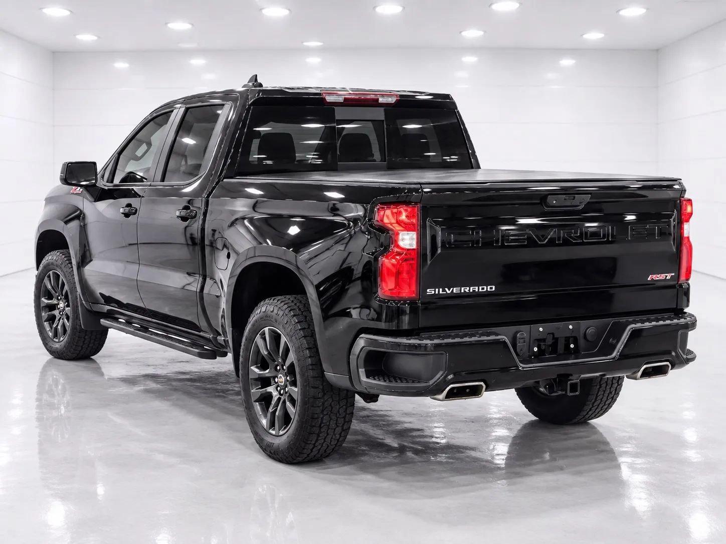 Used 2020 Chevrolet Silverado 1500 RST AWD/4WD image 3