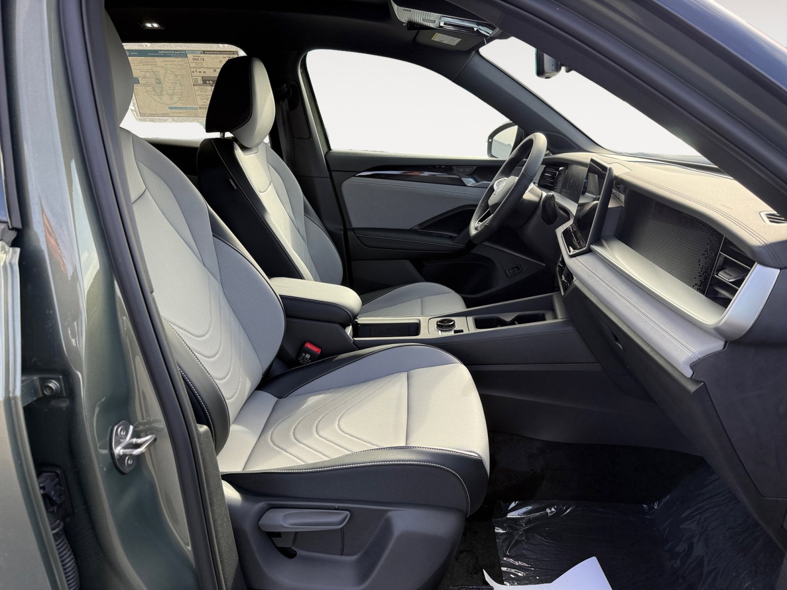 New 2026 Volkswagen Tiguan SE R-Line AWD/4WD image 19