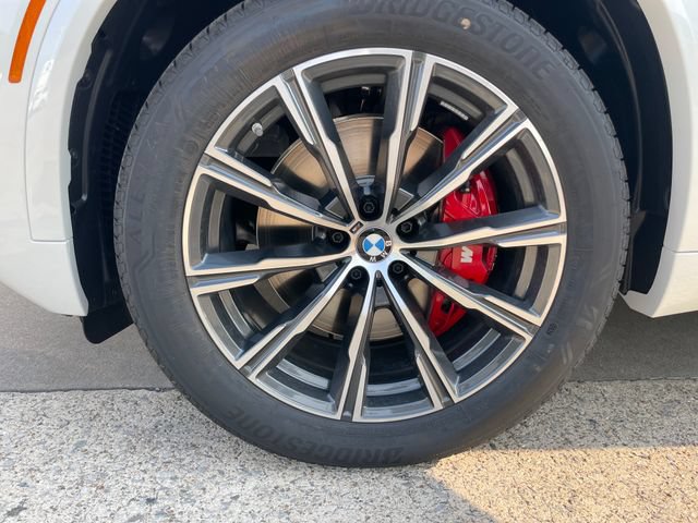 New 2026 BMW X5 xDrive40i w/ M Sport Package AWD/4WD image 24