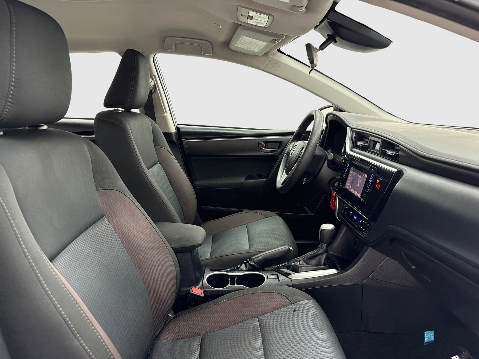 Used 2019 Toyota Corolla LE w/ Carpet Mat Package (TMS) FWD image 39