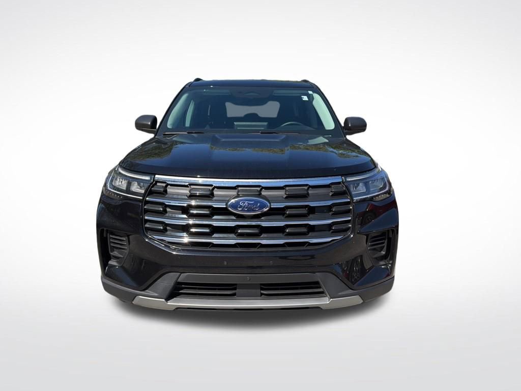 Used 2025 Ford Explorer Active image 3