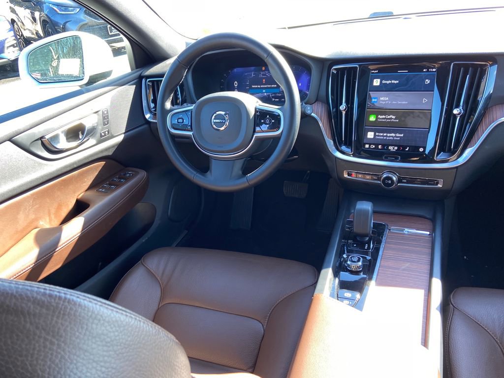Used 2025 Volvo V60 B5 Cross Country Plus image 12