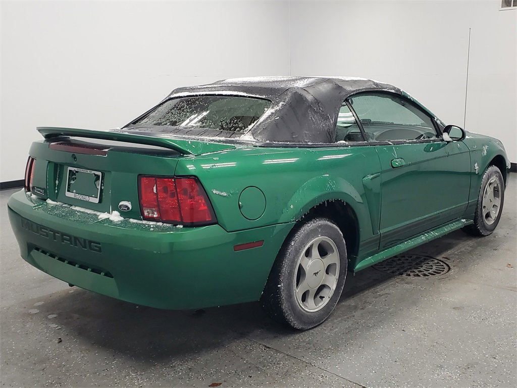 Used 2000 Ford Mustang Convertible image 3