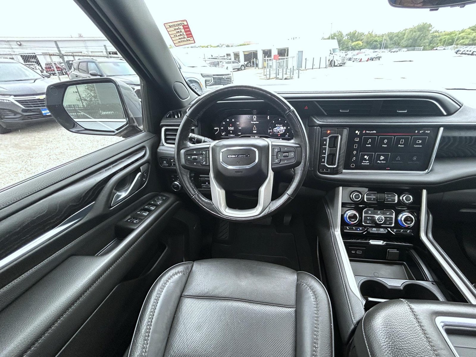Used 2022 GMC Yukon XL Denali w/ Denali Premium Package AWD/4WD image 13