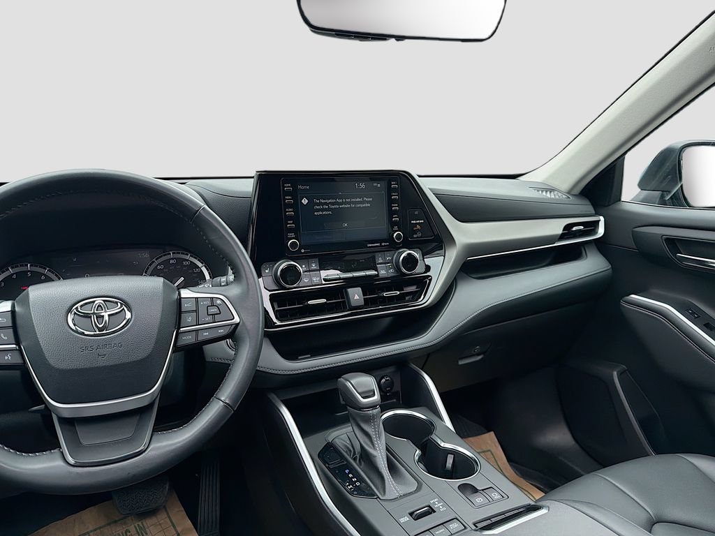 Used 2022 Toyota Highlander XLE AWD/4WD image 25