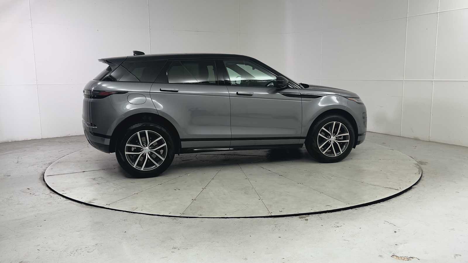 Used 2025 Land Rover Range Rover Evoque Dynamic SE AWD/4WD image 9