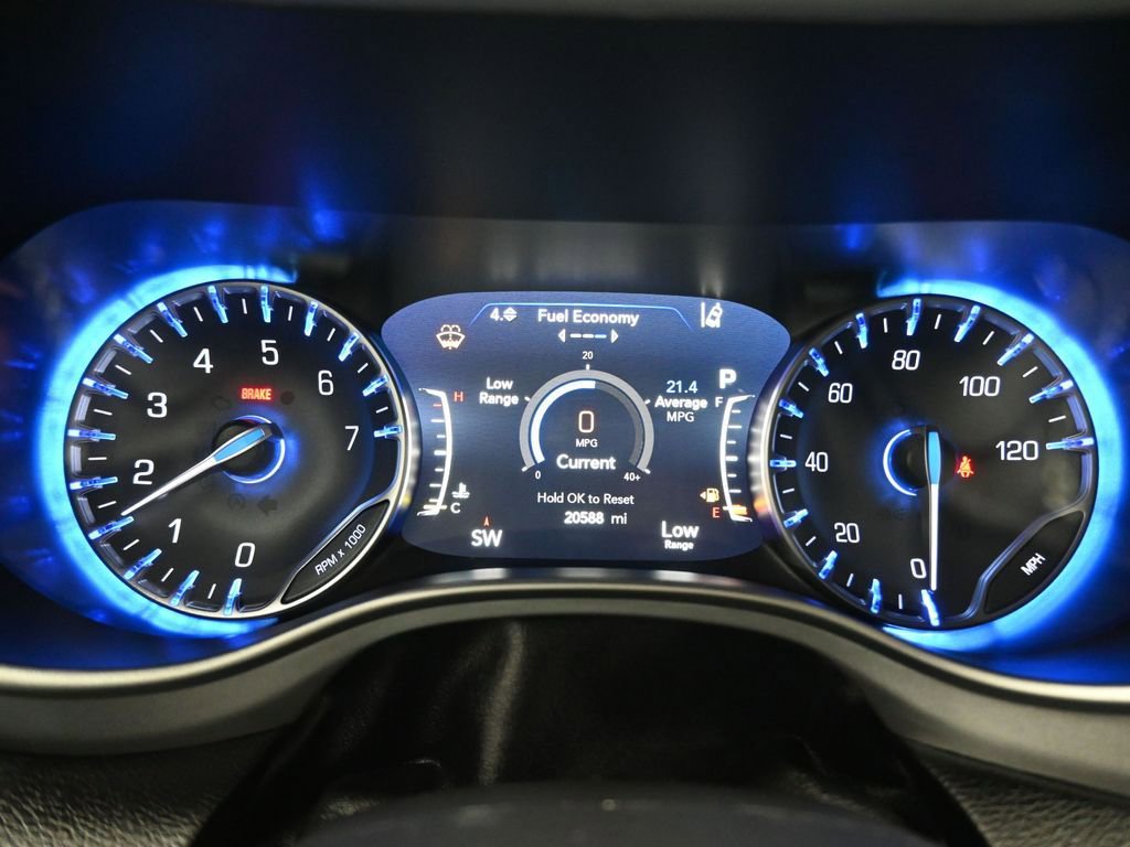 Used 2024 Chrysler Pacifica Touring FWD image 15