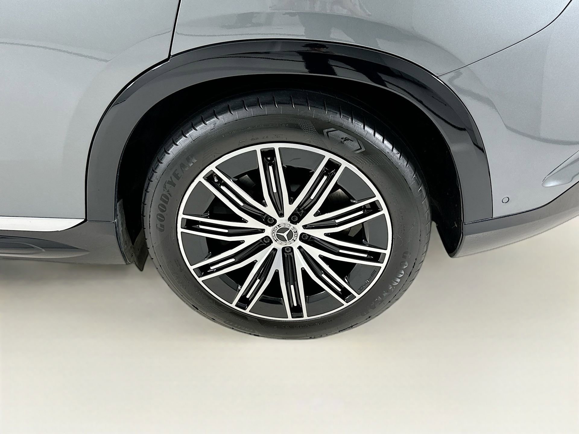 Used 2023 Mercedes-Benz EQS 580 4MATIC SUV image 35