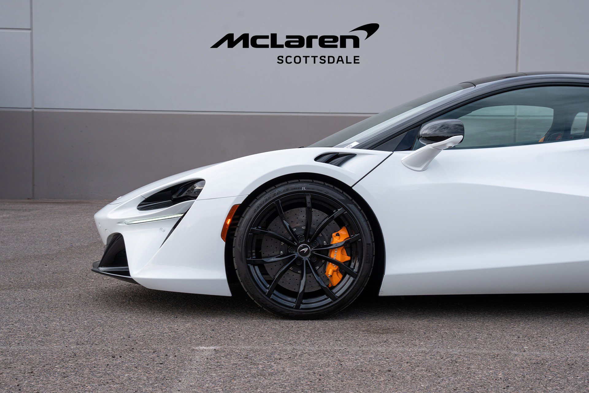 Used 2023 McLaren Artura image 12