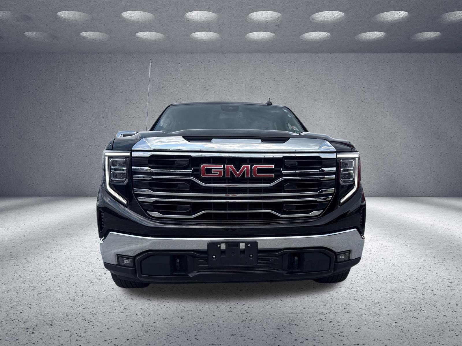 Used 2025 GMC Sierra 1500 SLT AWD/4WD image 2