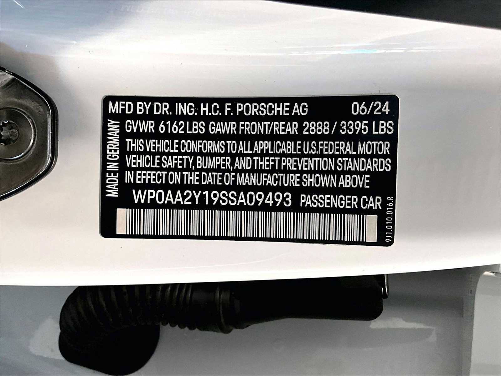 Used 2025 Porsche Taycan image 36