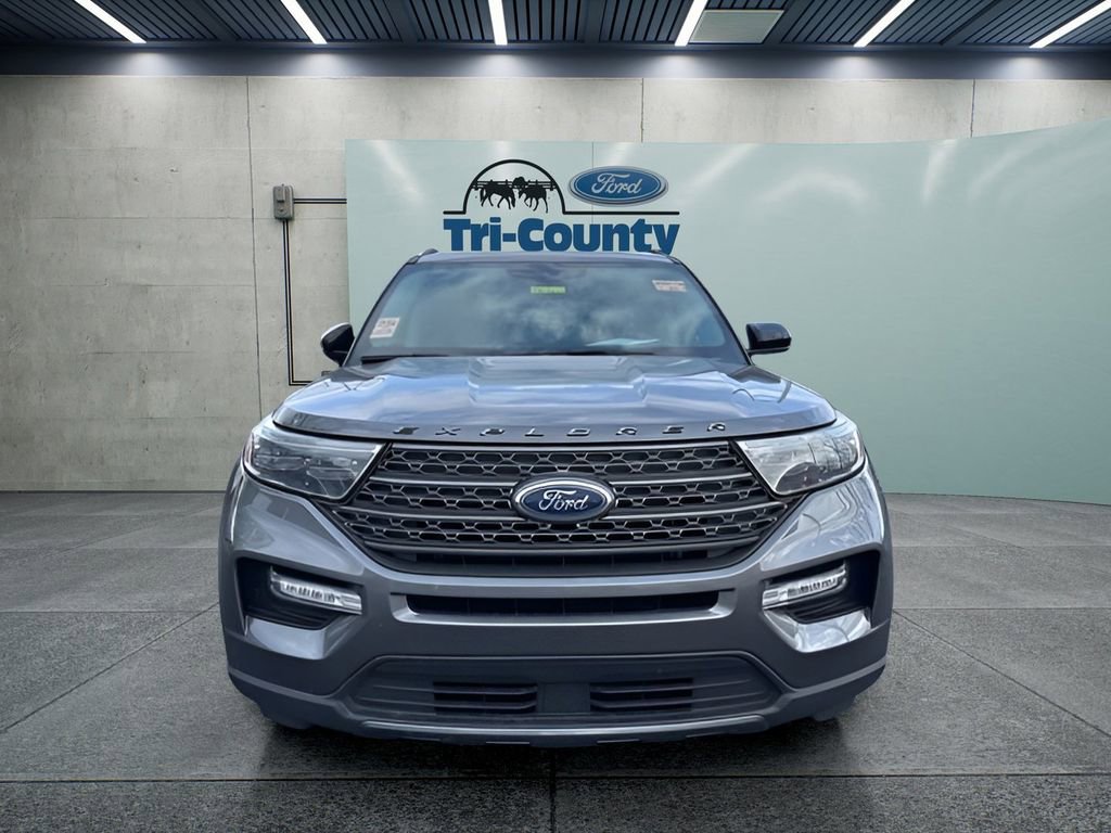 Used 2023 Ford Explorer XLT w/ Equipment Group 202A image 2