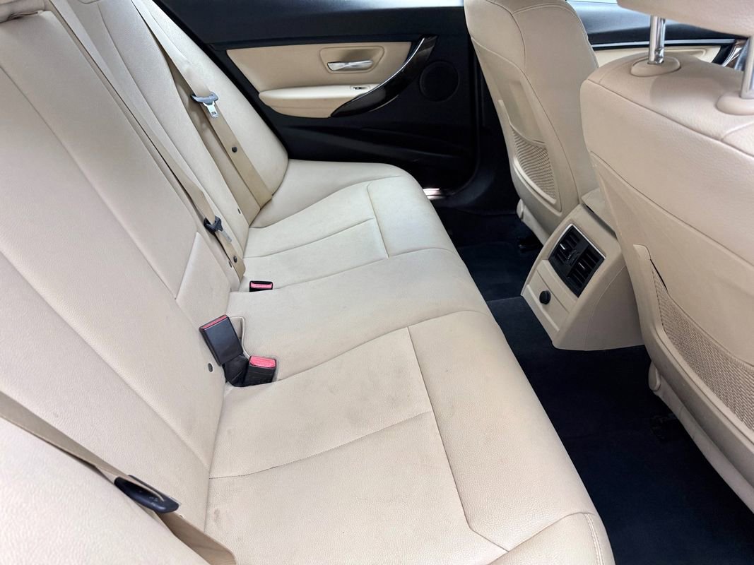 Used 2018 BMW 320i xDrive Sedan w/ Convenience Package image 14