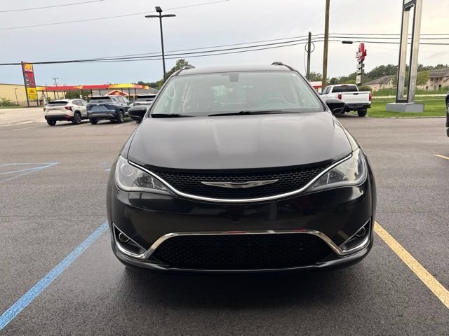 Used 2017 Chrysler Pacifica Touring-L Plus w/ Tire & Wheel Group FWD image 4