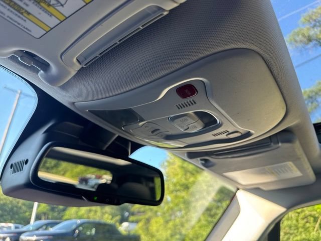 Used 2019 Jeep Renegade Altitude w/ UConnect 8.4 Nav Group FWD image 14