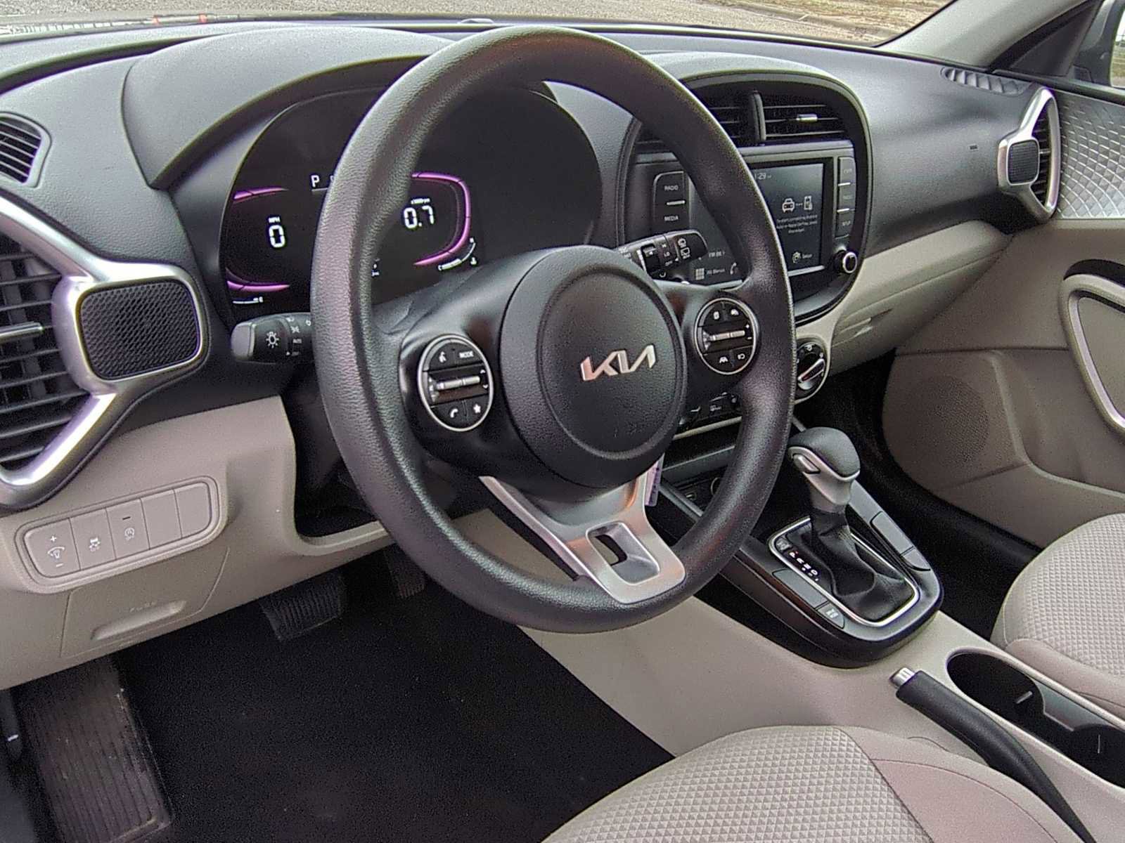 Used 2023 Kia Soul LX image 10