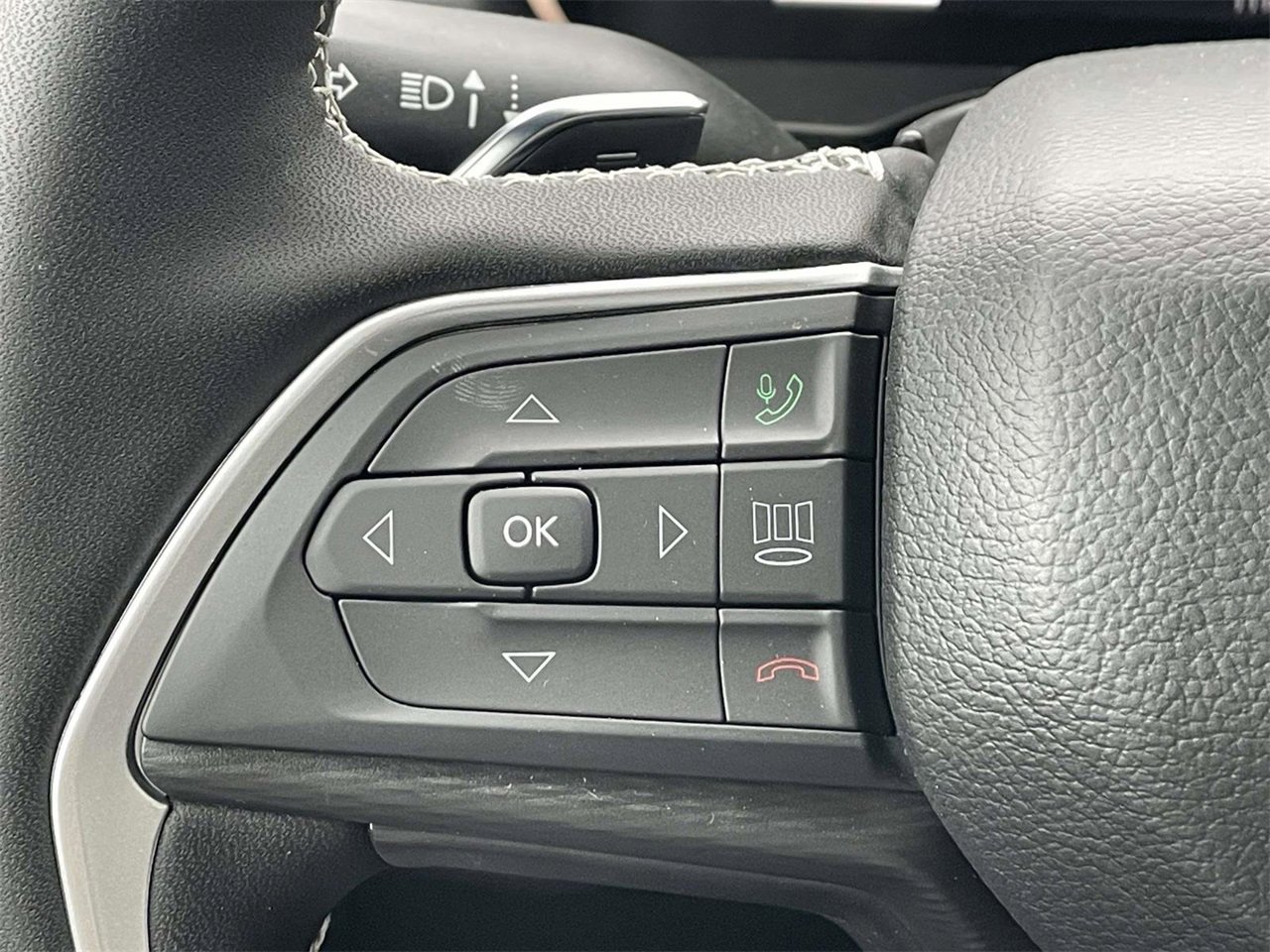 New 2025 Jeep Grand Cherokee Altitude image 35