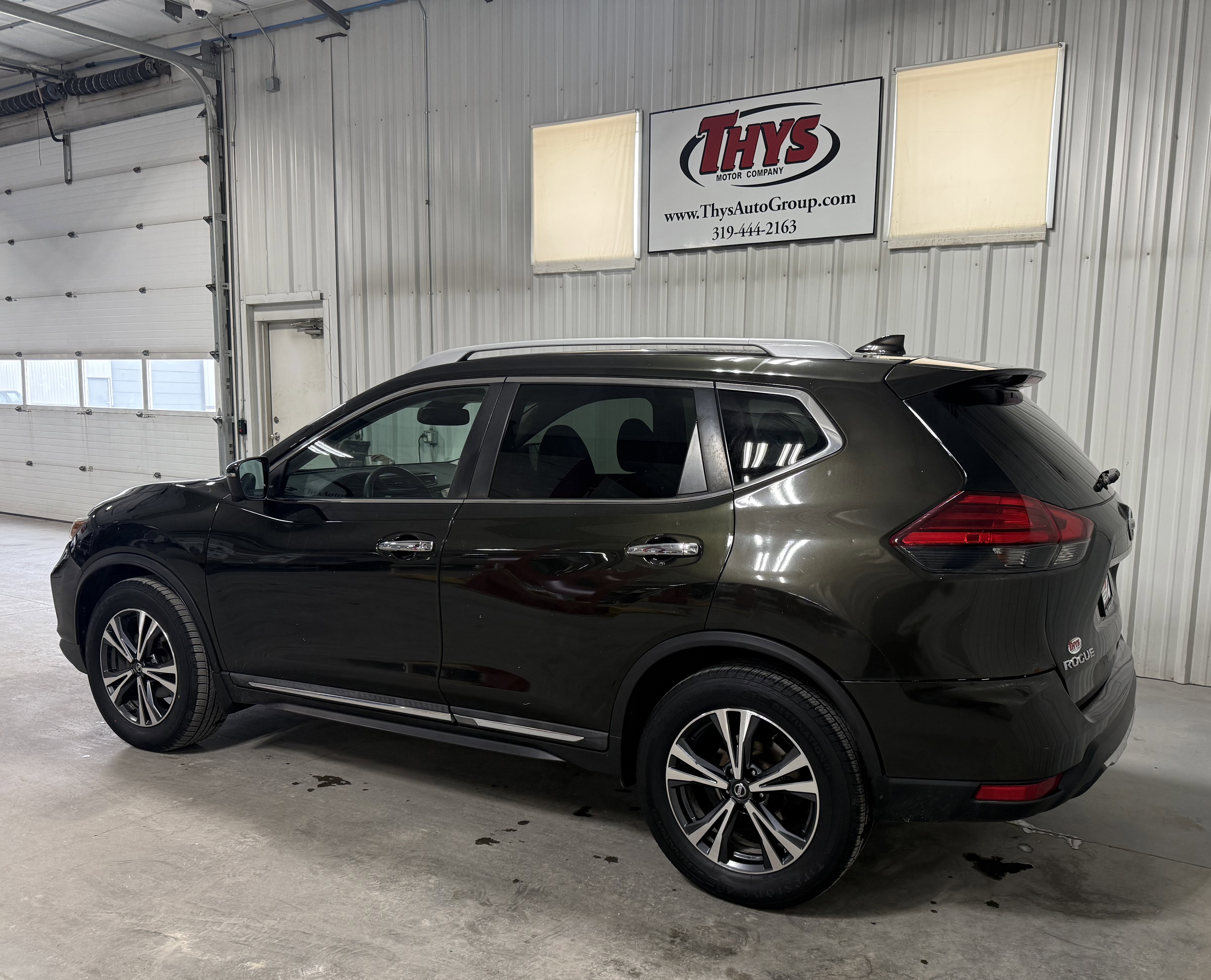 Used 2017 Nissan Rogue SL w/ SL Premium Package image 15