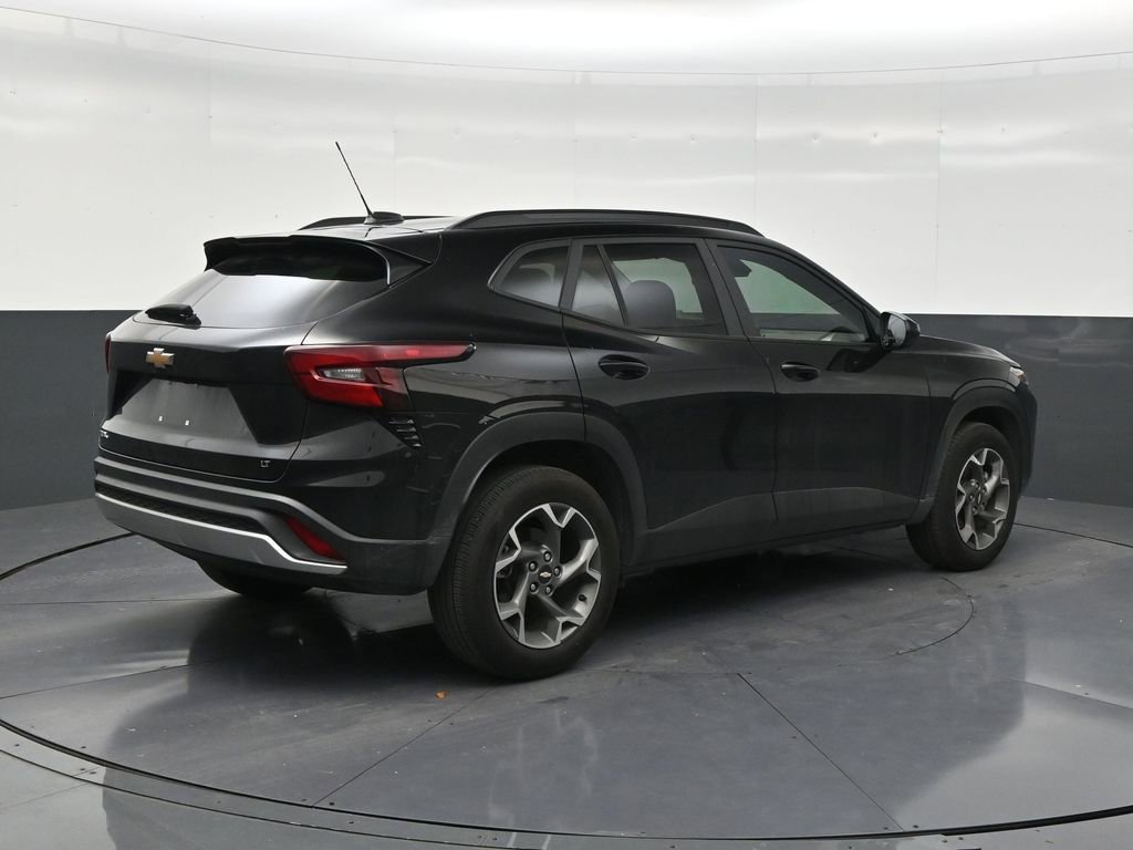 Used 2025 Chevrolet Trax LT FWD image 5