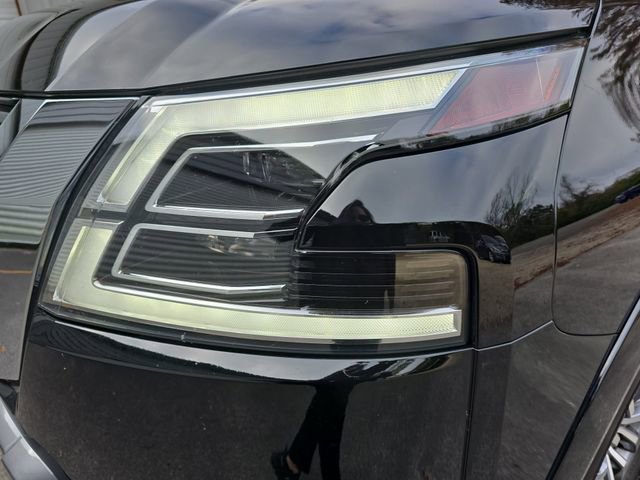 Used 2024 Nissan Armada SL w/ Captain's Chairs Package image 14