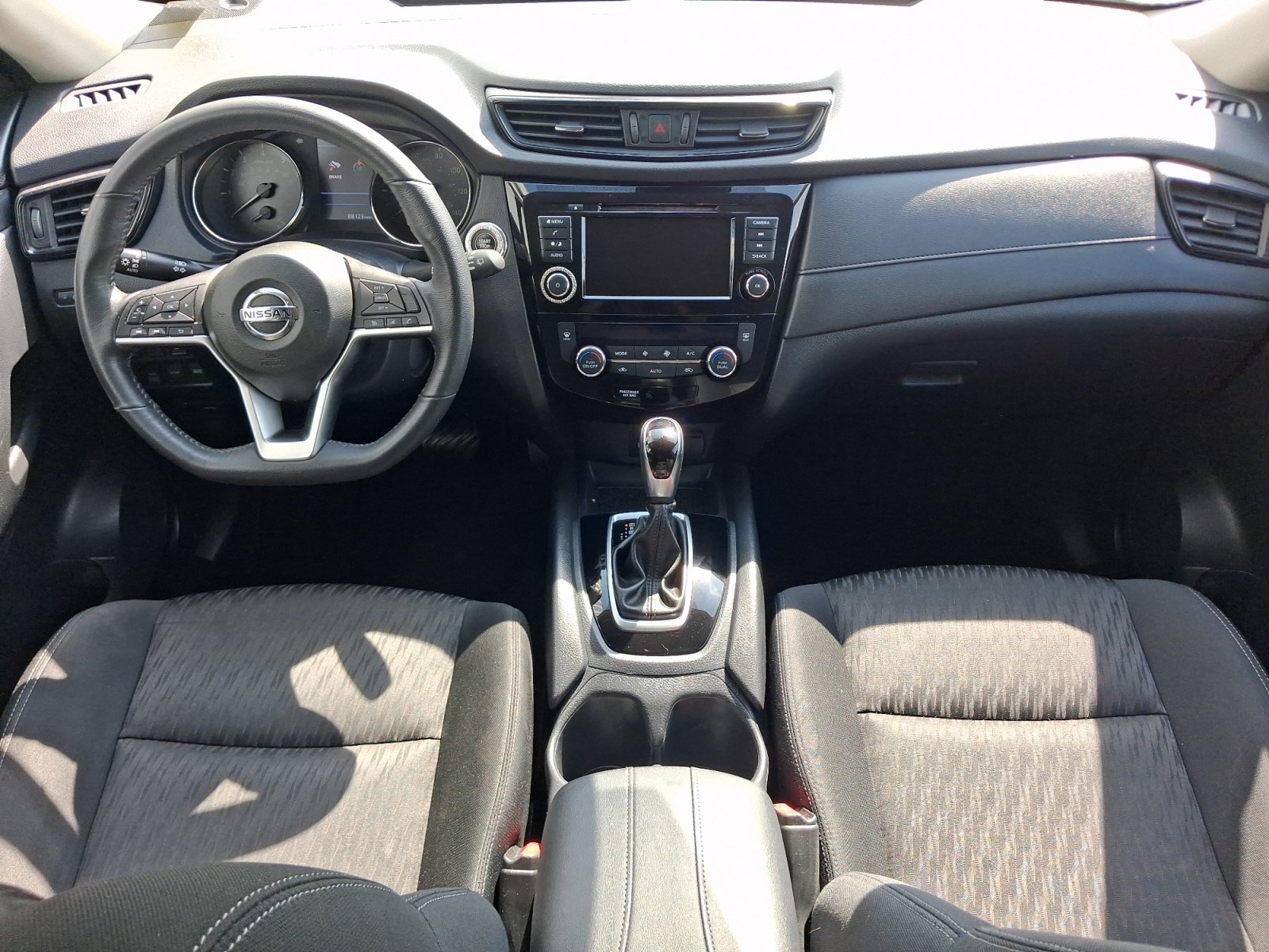 Used 2019 Nissan Rogue SV AWD/4WD image 12
