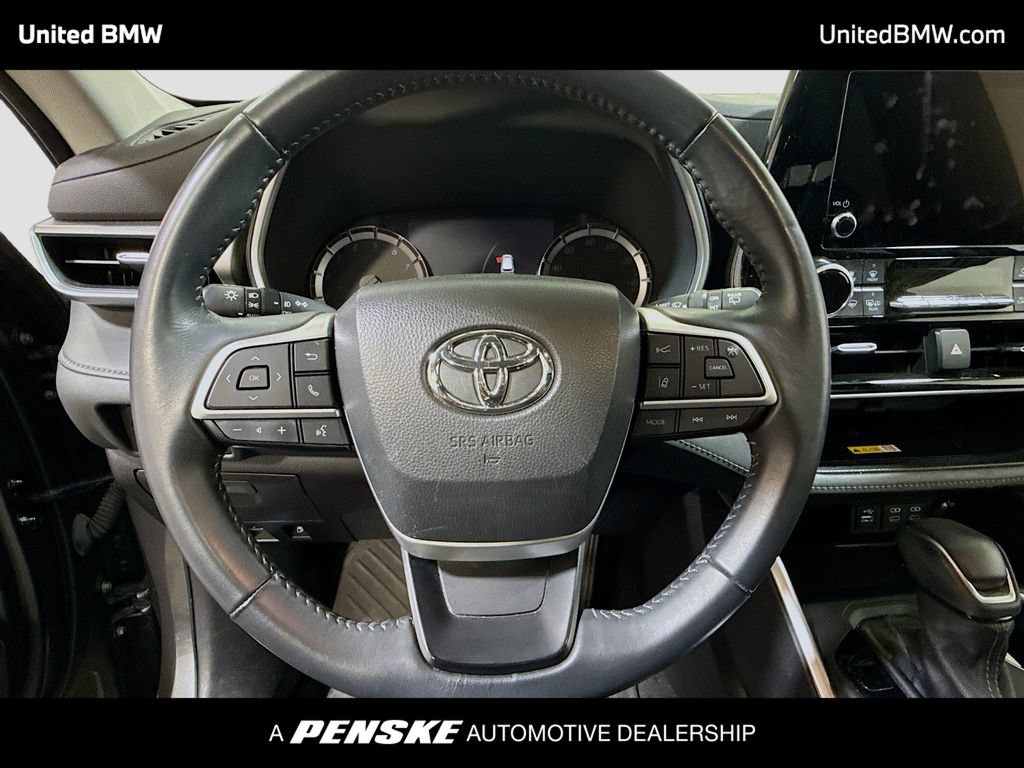 Used 2023 Toyota Highlander XLE FWD image 6
