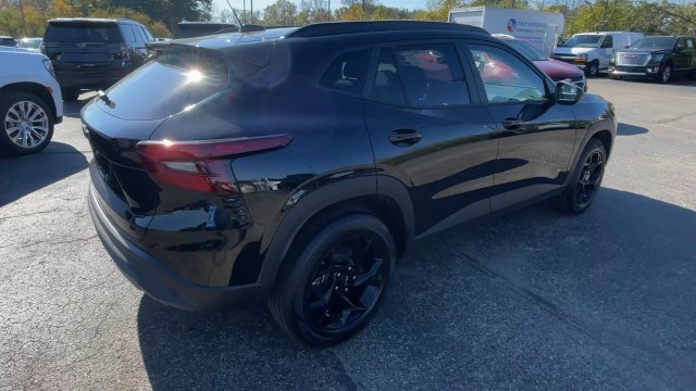 New 2026 Chevrolet Trax LT w/ Driver Confidence Package FWD image 2