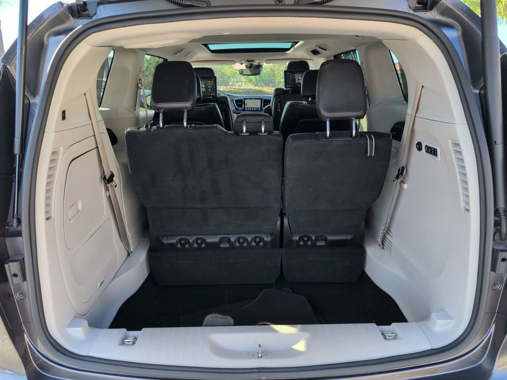 Certified 2018 Chrysler Pacifica Limited w/ Tire & Wheel Group image 27