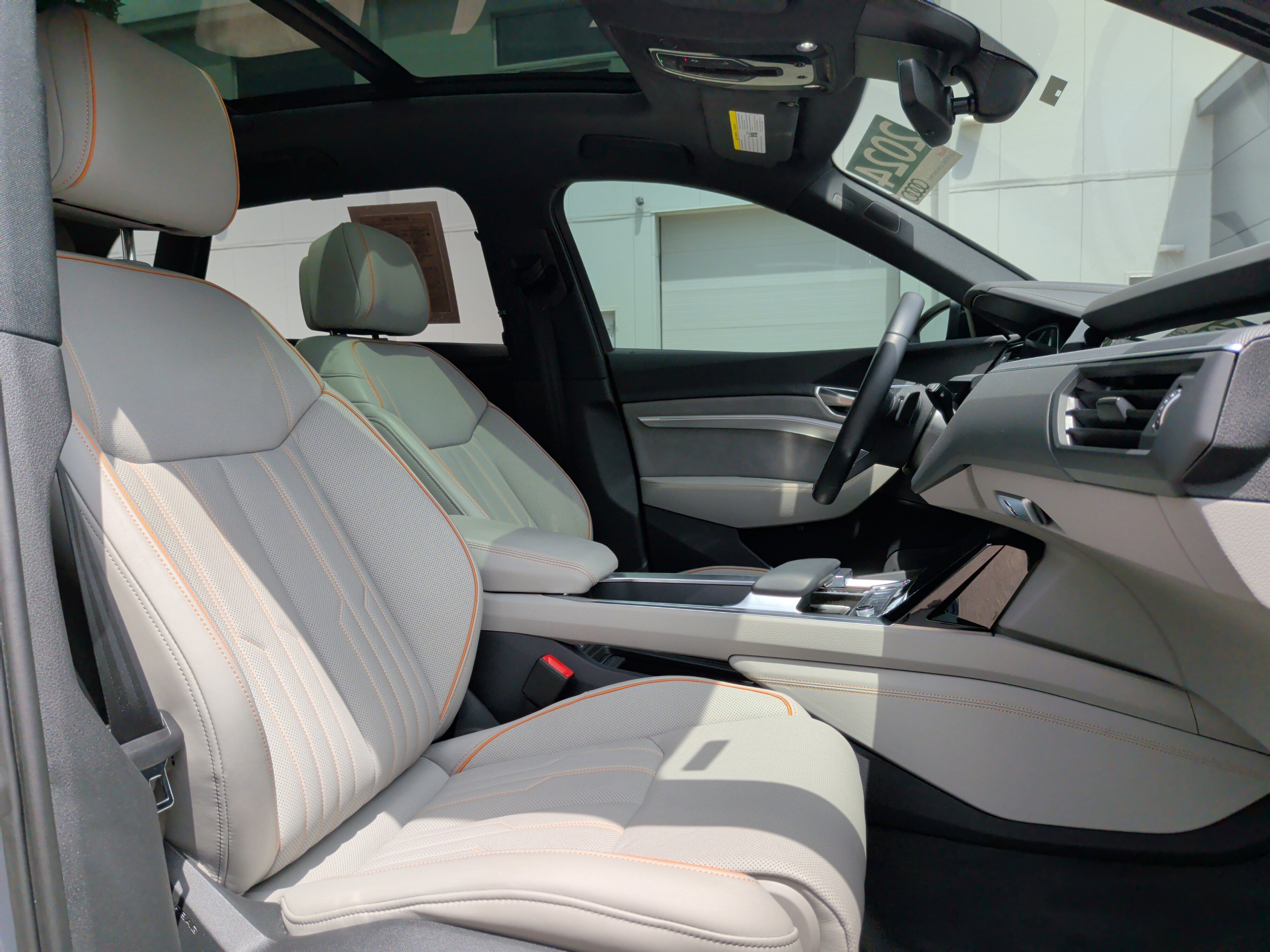 Used 2024 Audi Q8 e-tron Prestige w/ Prestige Package image 37