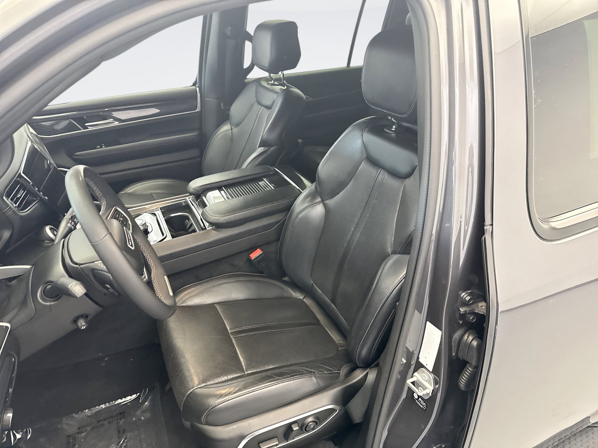 Used 2022 Jeep Wagoneer Series I w/ Premium Group I AWD/4WD image 11