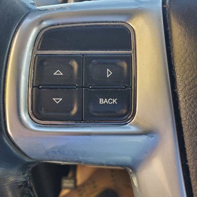 Used 2011 Chrysler Town & Country Touring FWD image 25
