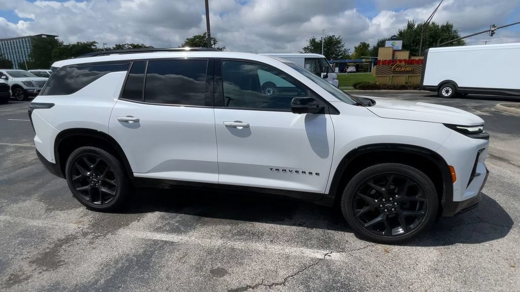 Used 2024 Chevrolet Traverse RS AWD/4WD image 3