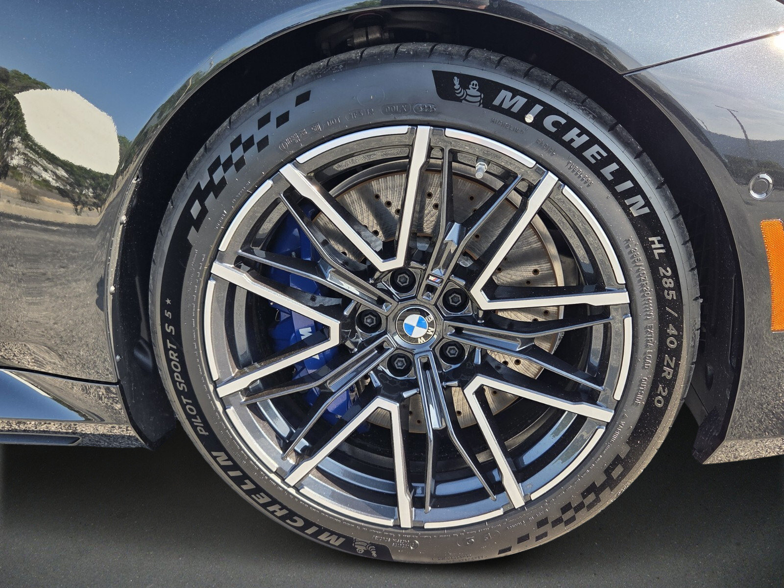New 2026 BMW M5 w/ Executive Package AWD/4WD image 9