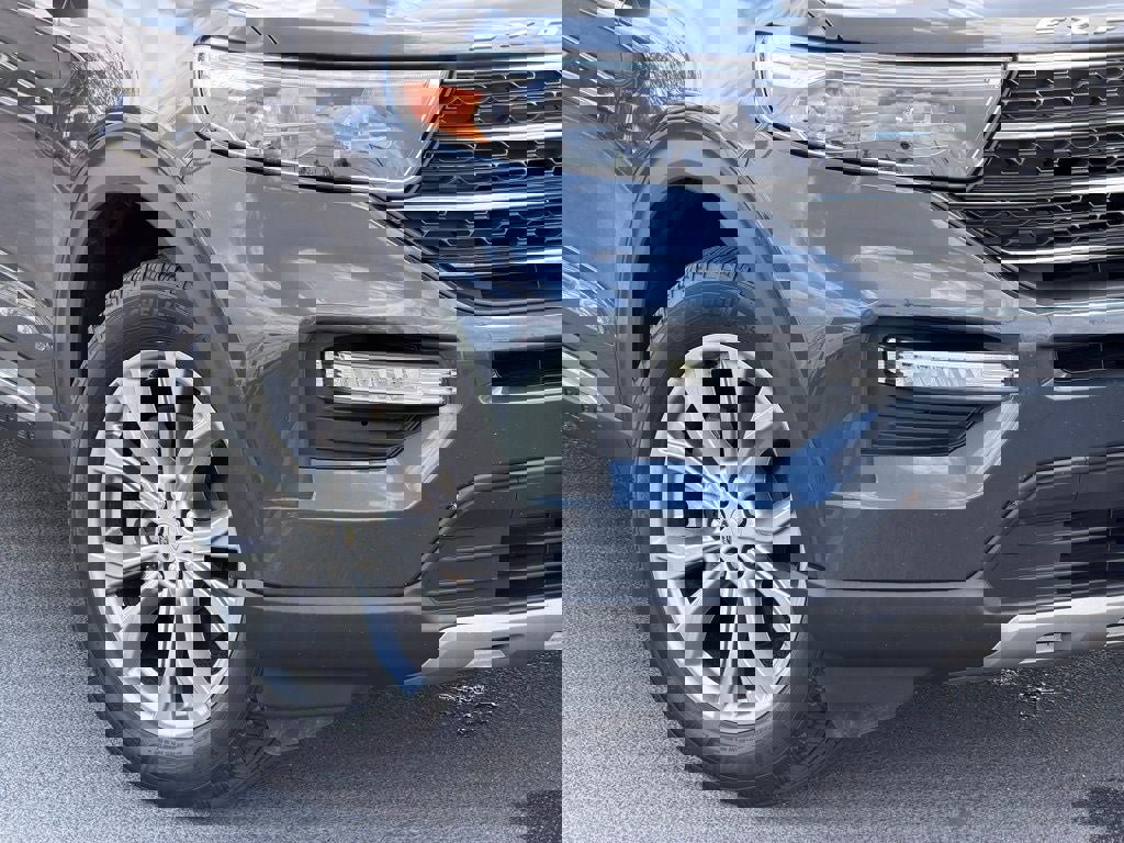 Certified 2022 Ford Explorer XLT w/ Equipment Group 202A image 10