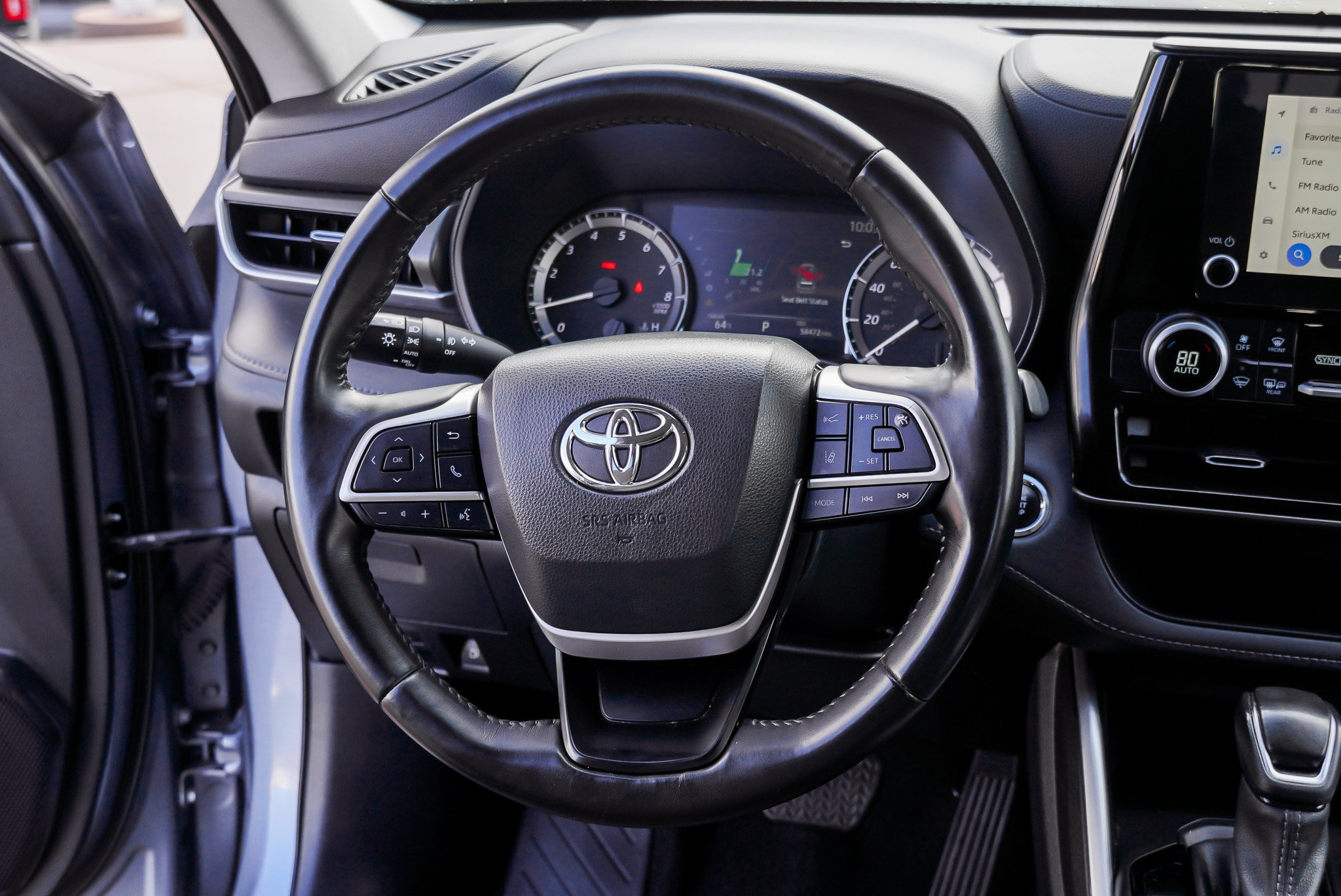 Used 2023 Toyota Highlander LE AWD/4WD image 32
