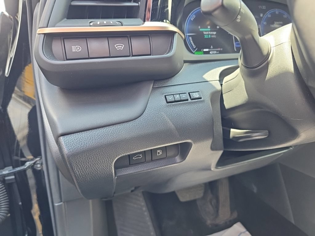 Used 2024 Toyota Crown AWD/4WD image 16