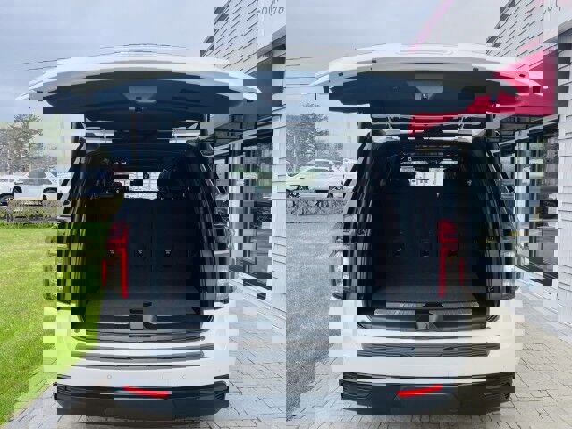 Used 2024 Chevrolet Tahoe Z71 w/ Luxury Package image 8