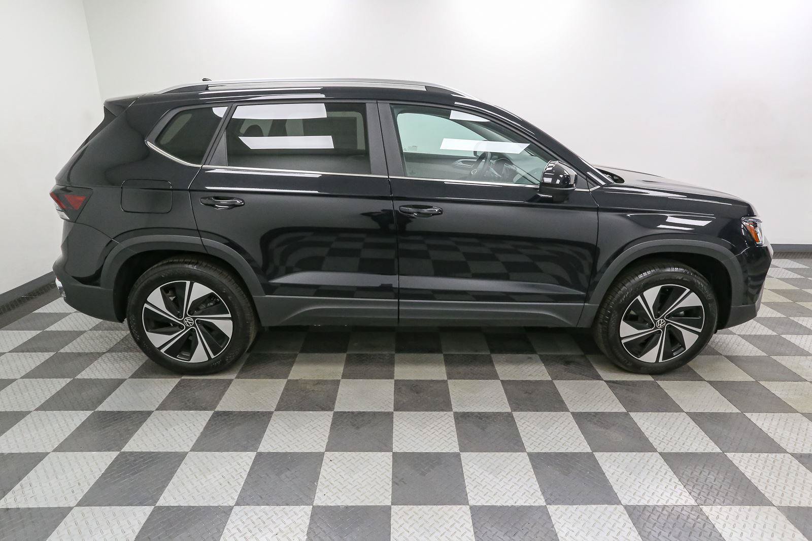 New 2026 Volkswagen Taos SE AWD/4WD image 7