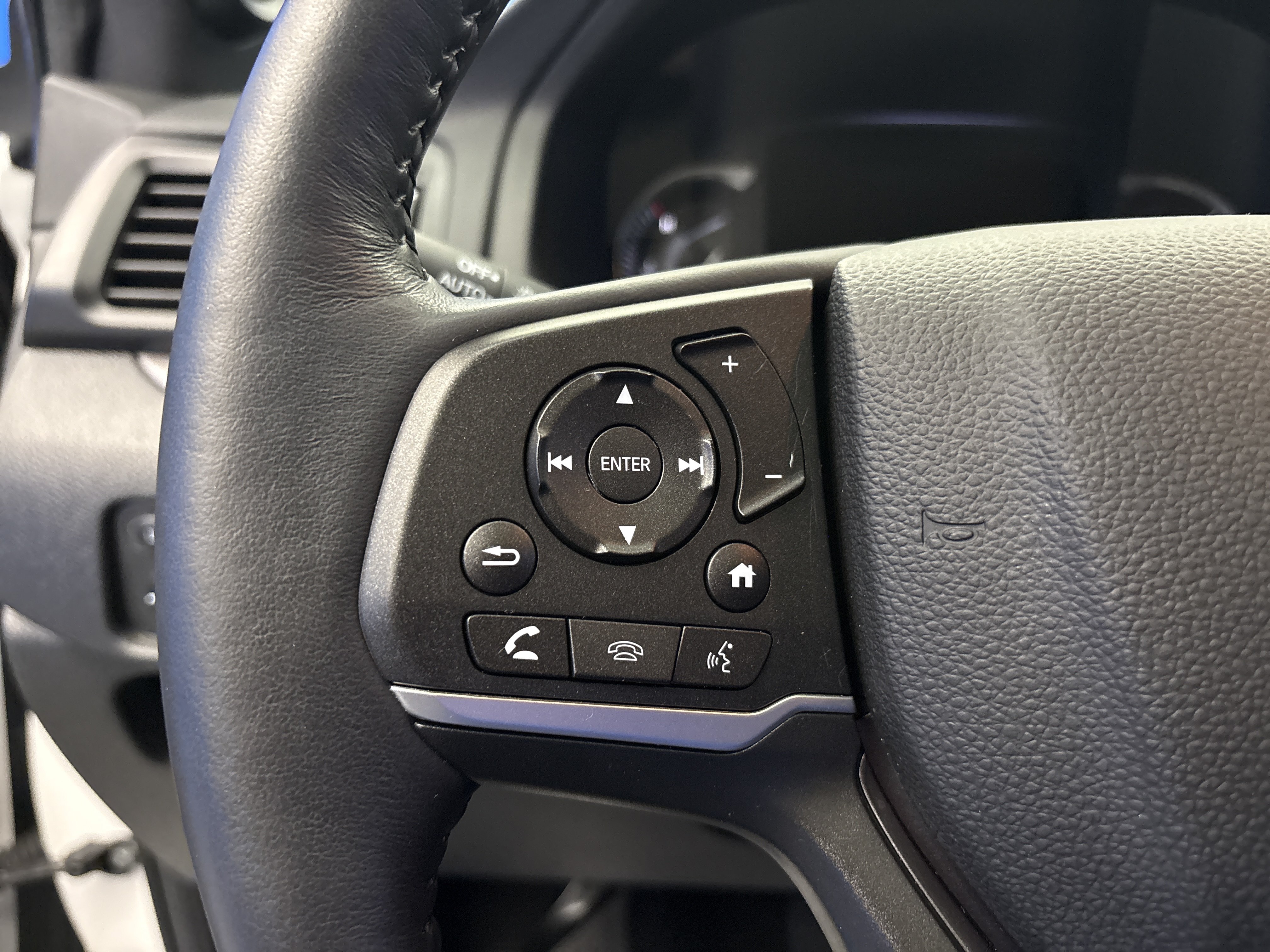Used 2025 Honda Passport EX-L image 17