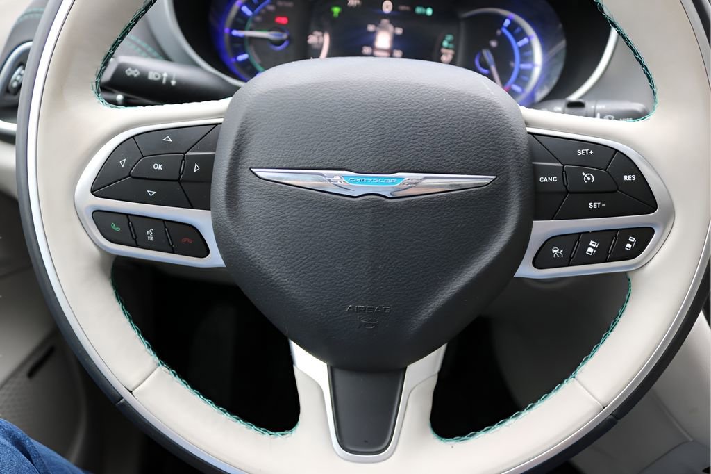 Used 2018 Chrysler Pacifica Limited w/ Advanced Safetytec Group FWD image 25