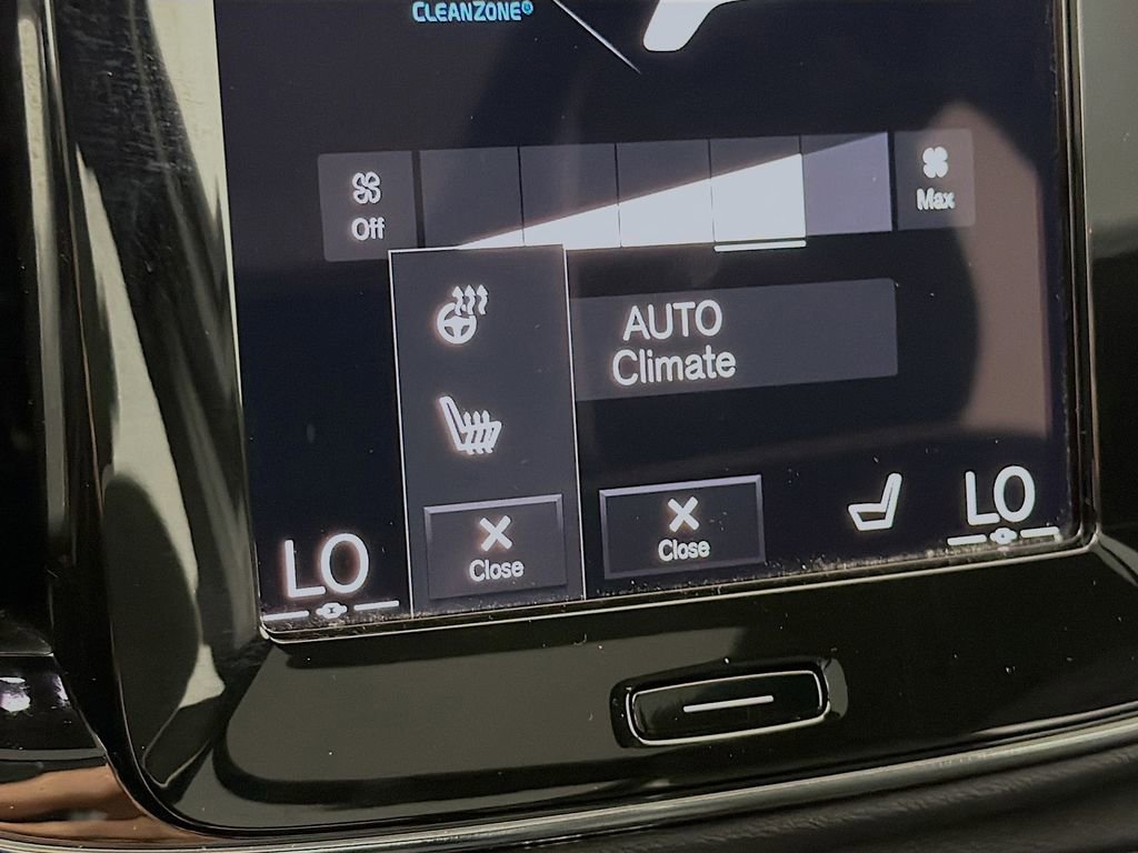 Used 2022 Volvo XC40 T5 R-Design w/ Advanced Package image 20