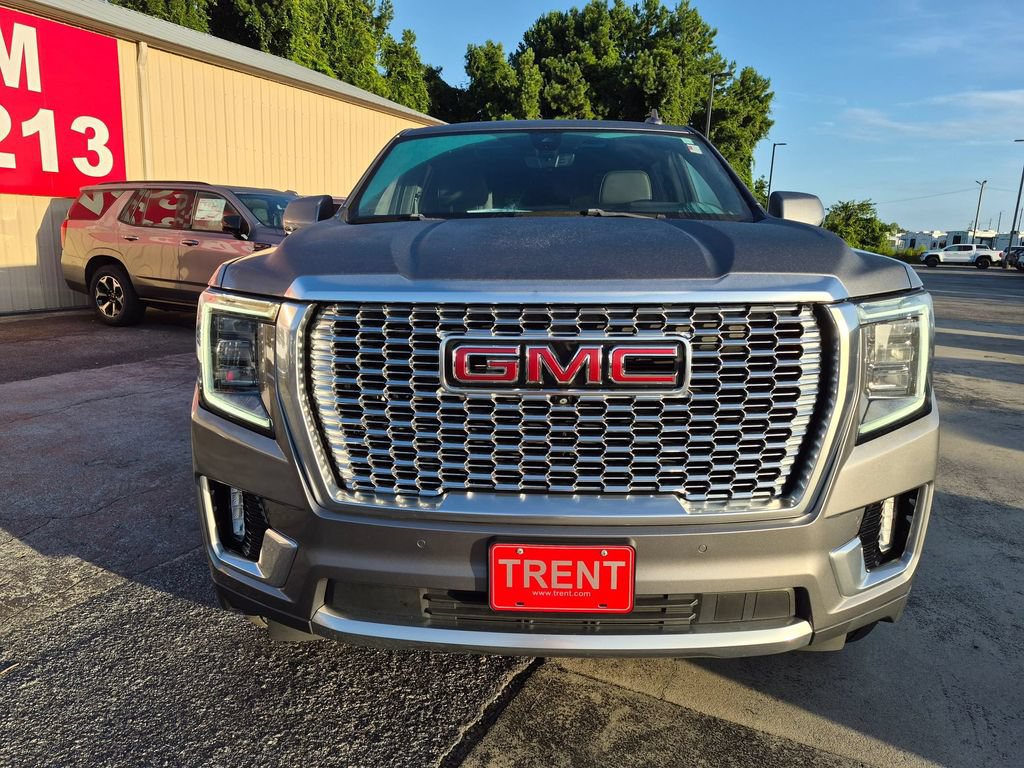 Used 2021 GMC Yukon XL Denali w/ Denali Premium Package AWD/4WD image 6