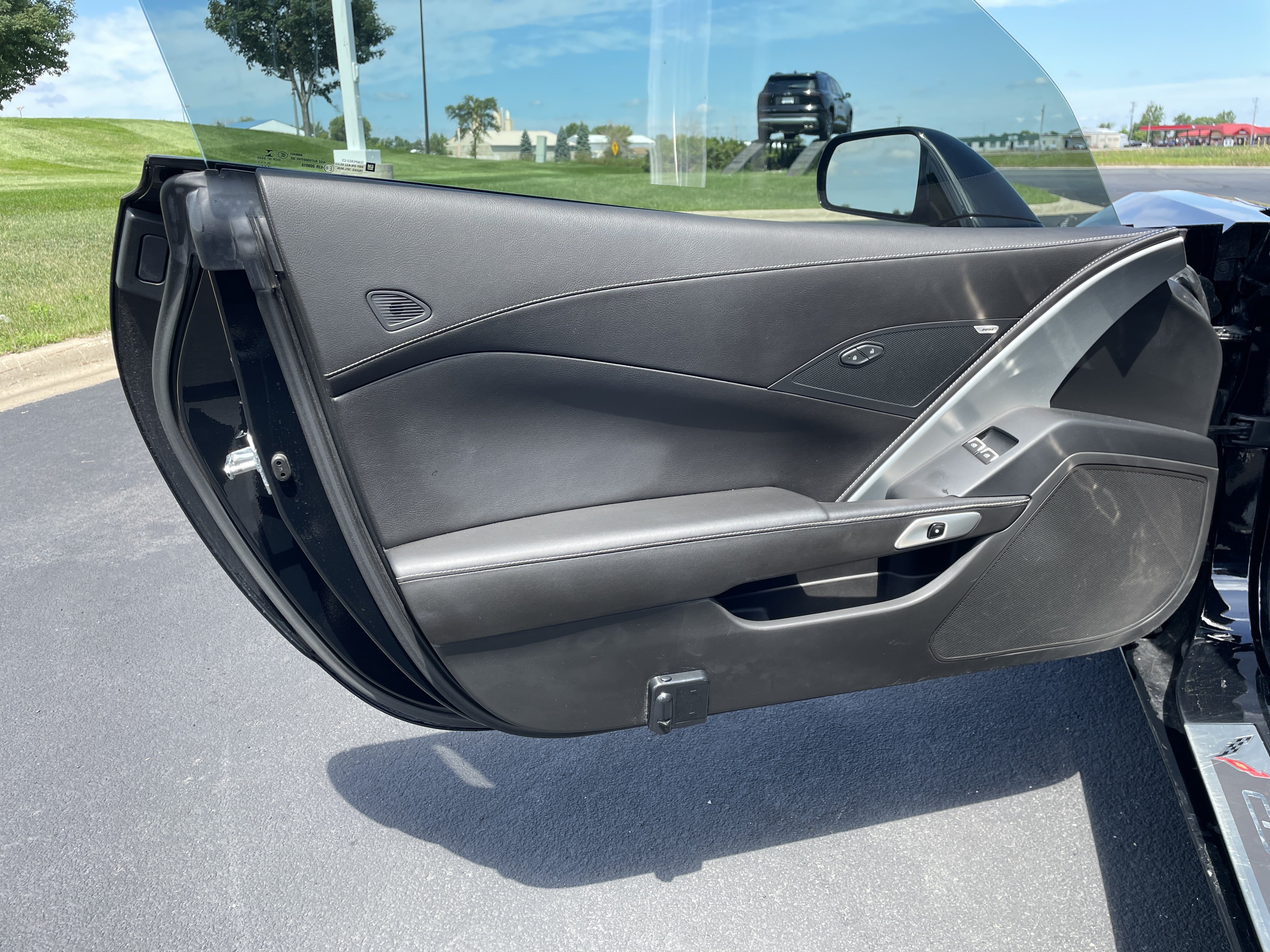 Used 2016 Chevrolet Corvette Stingray Coupe w/ Carbon Flash Badge Package RWD image 18