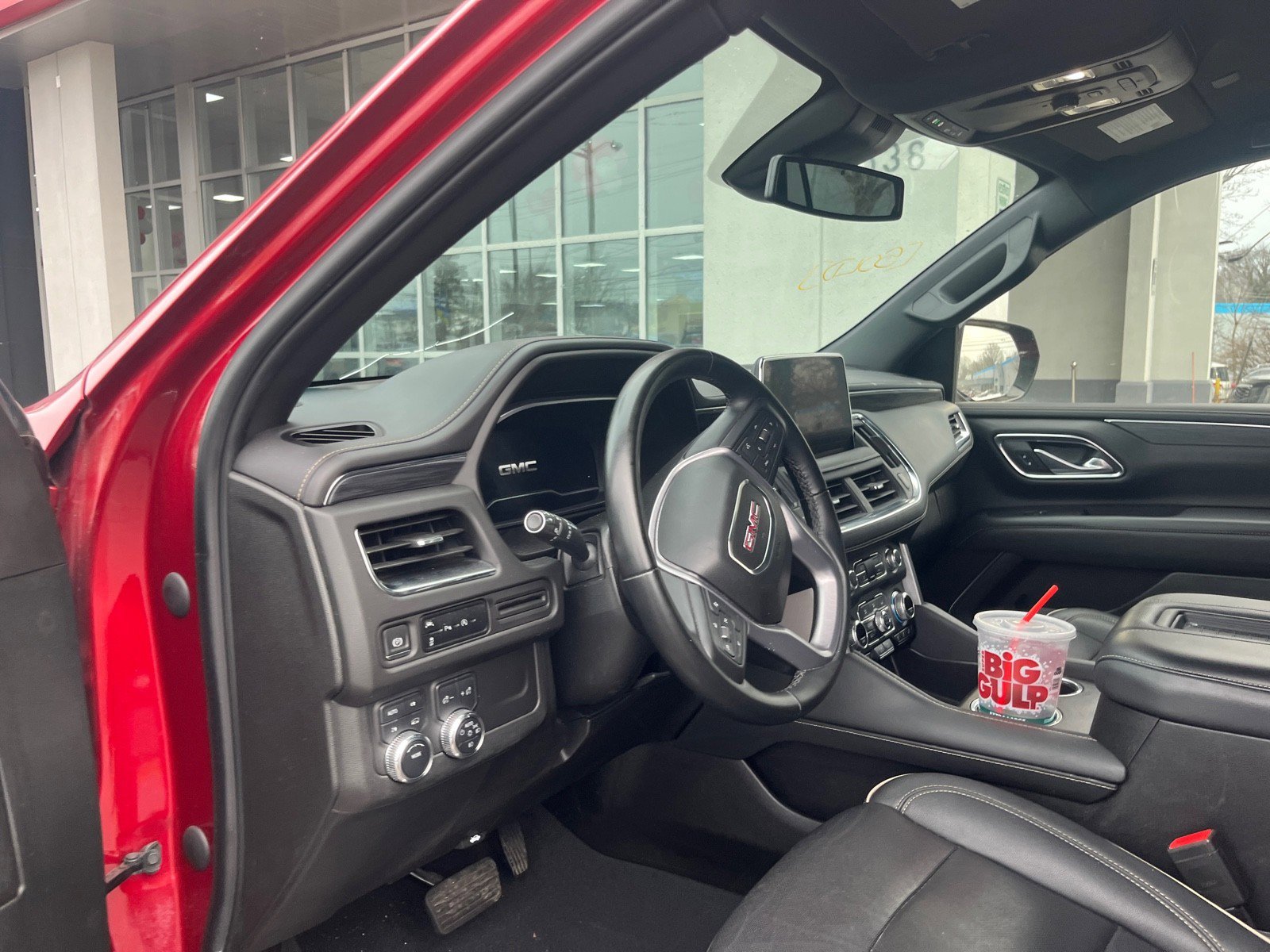 Used 2023 GMC Yukon SLT AWD/4WD image 9
