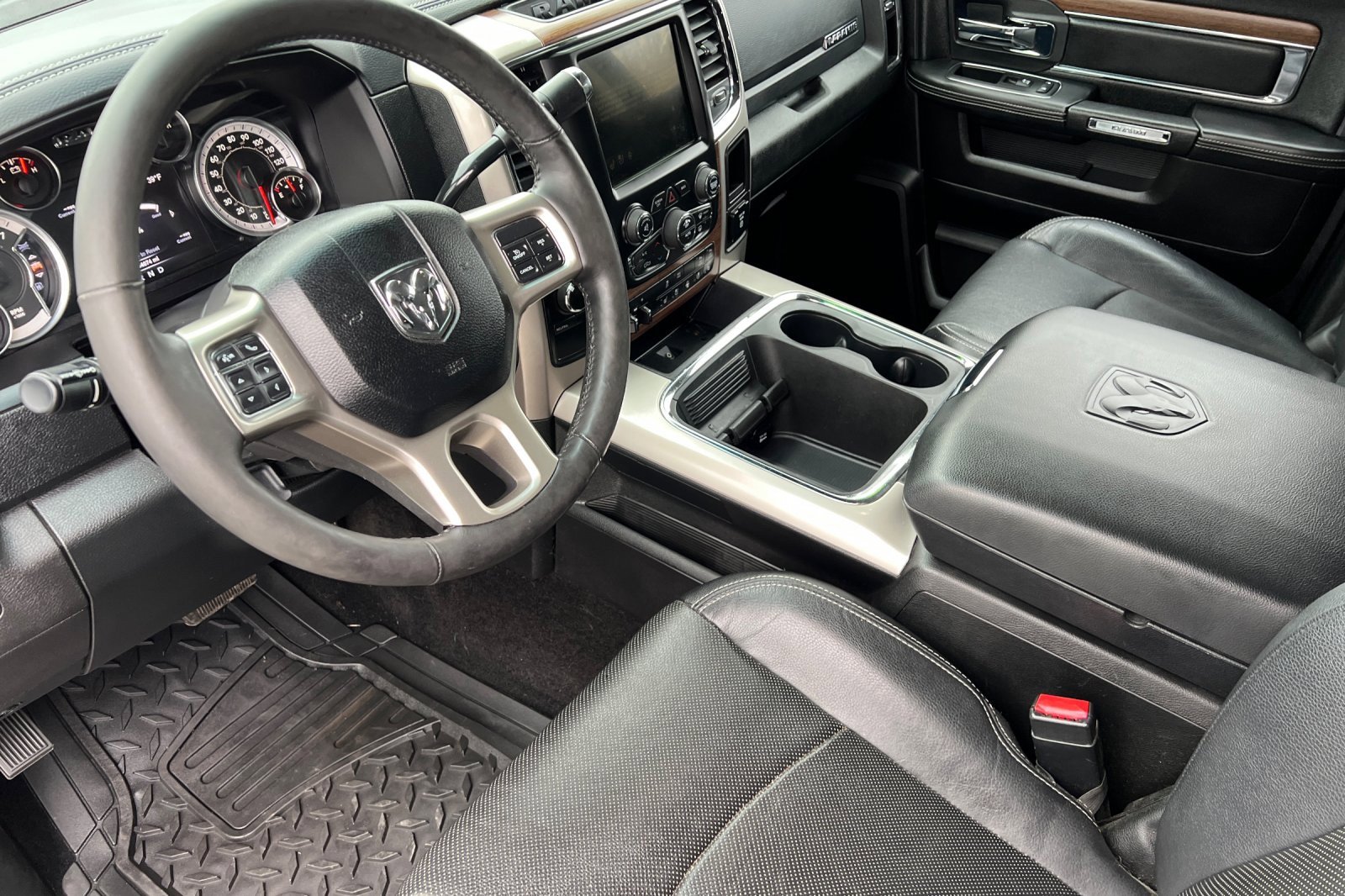 Used 2017 RAM 3500 Laramie image 9