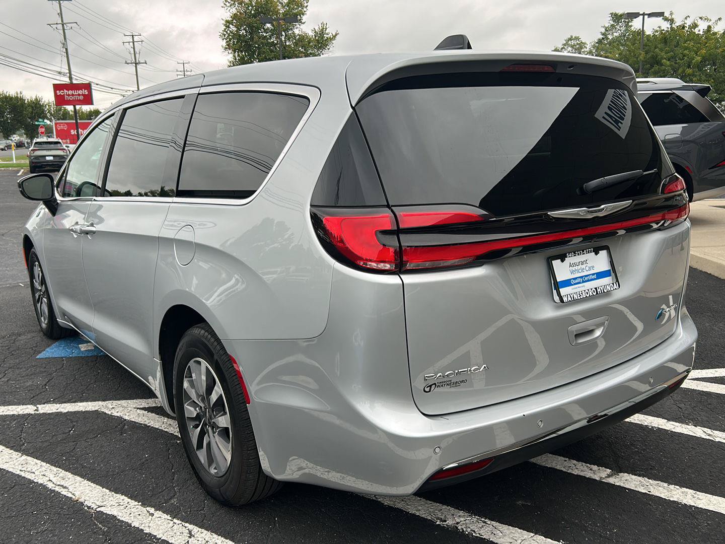 Used 2024 Chrysler Pacifica Limited FWD image 7