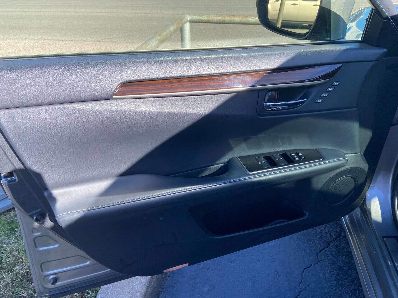Used 2016 Lexus ES 300h image 15
